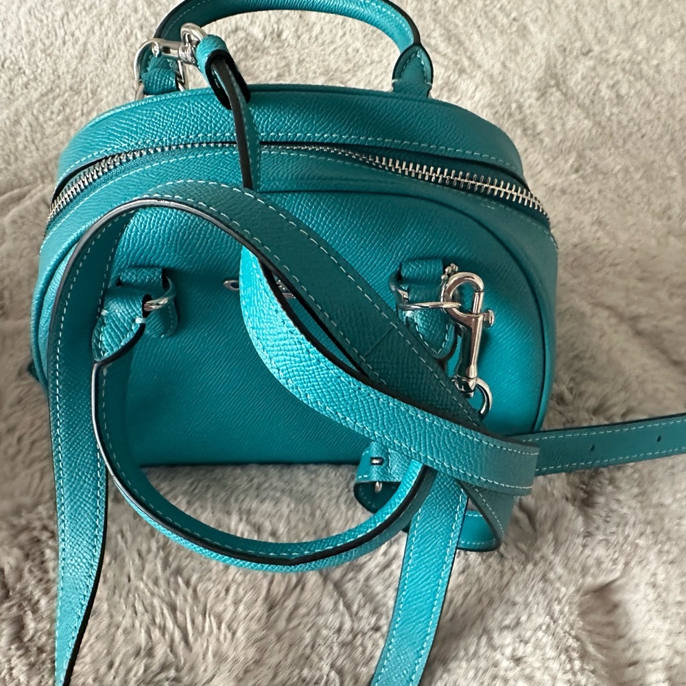 Coach purse used once.